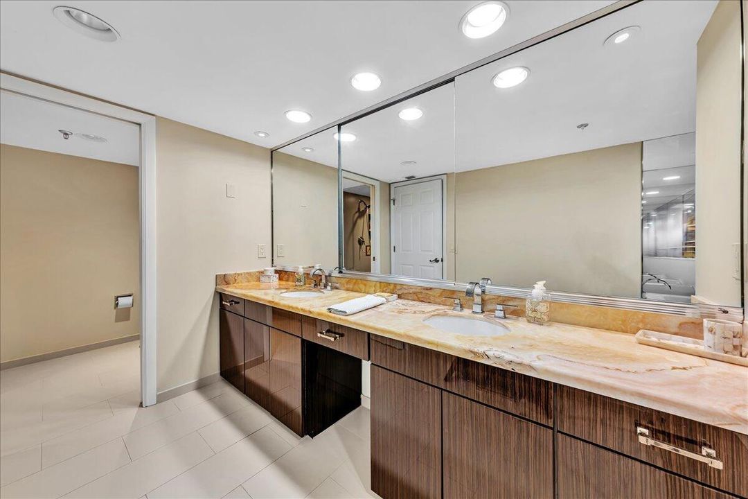 Activo con contrato: $1,500,000 (3 camas, 3 baños, 2145 Pies cuadrados)