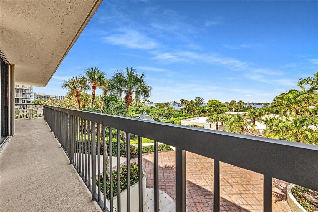 Activo con contrato: $1,500,000 (3 camas, 3 baños, 2145 Pies cuadrados)