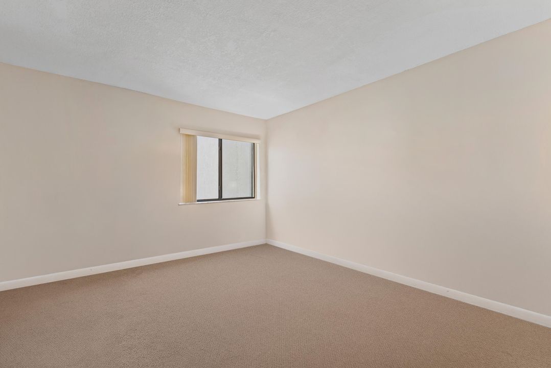 Под контрактом: $375,000 (2 спален, 2 ванн, 1183 Квадратных фут)