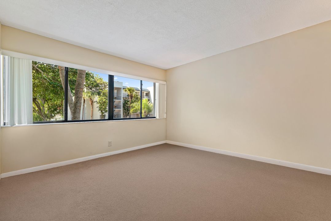 Под контрактом: $375,000 (2 спален, 2 ванн, 1183 Квадратных фут)