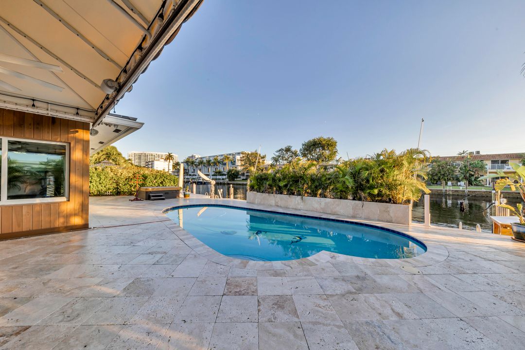 En Venta: $1,899,990 (3 camas, 3 baños, 2450 Pies cuadrados)