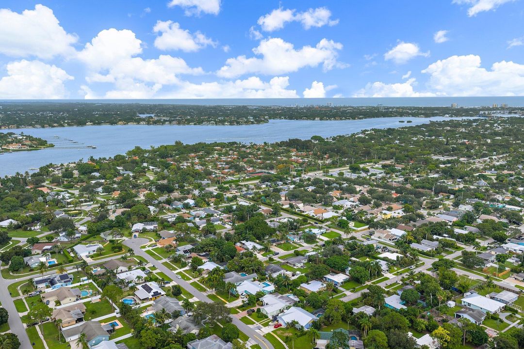 合同活跃: $498,000 (2 贝兹, 2 浴室, 1094 平方英尺)