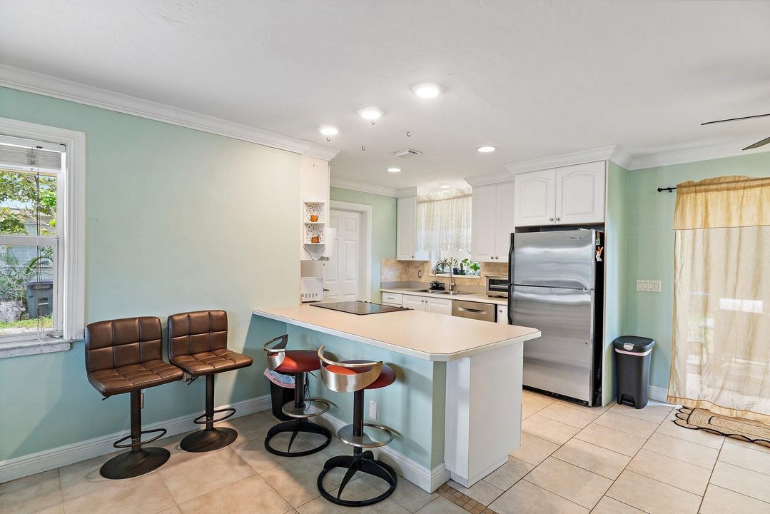 合同活跃: $498,000 (2 贝兹, 2 浴室, 1094 平方英尺)