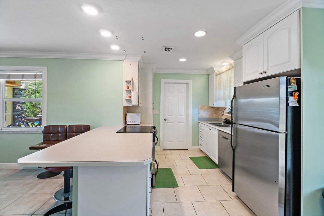 合同活跃: $498,000 (2 贝兹, 2 浴室, 1094 平方英尺)