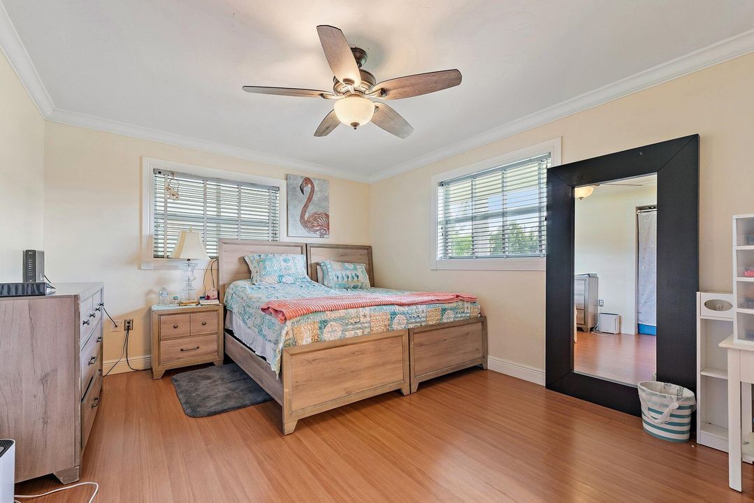 合同活跃: $498,000 (2 贝兹, 2 浴室, 1094 平方英尺)