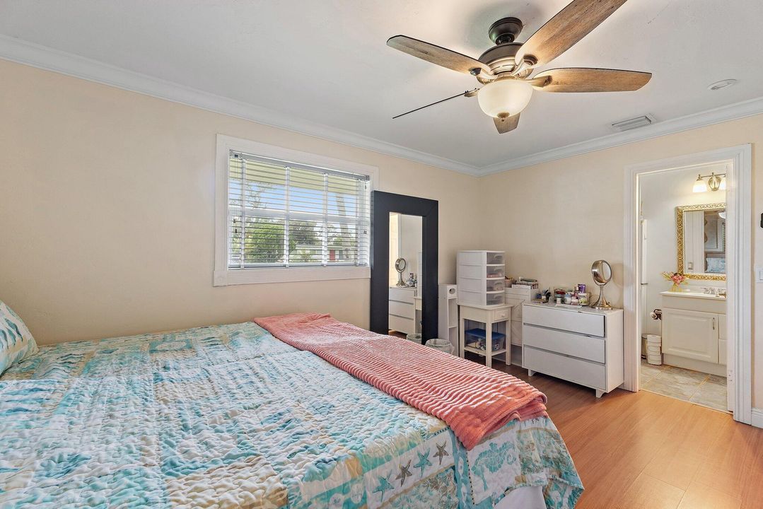 合同活跃: $498,000 (2 贝兹, 2 浴室, 1094 平方英尺)