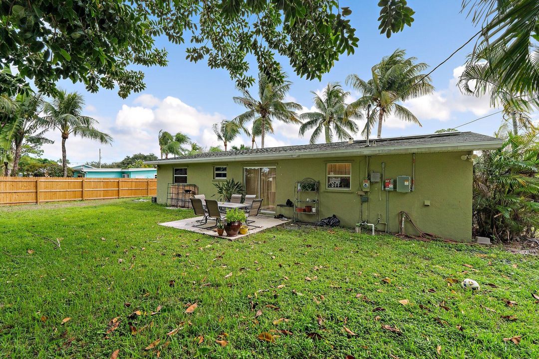 合同活跃: $498,000 (2 贝兹, 2 浴室, 1094 平方英尺)