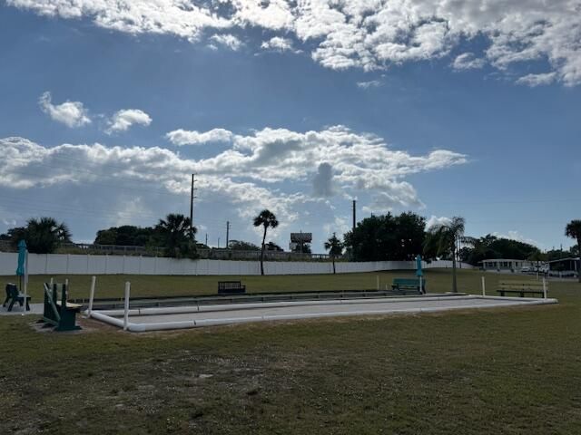 For Sale: $80,000 (2 beds, 2 baths, 1056 Square Feet)