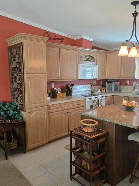 For Sale: $170,000 (3 beds, 2 baths, 1300 Square Feet)