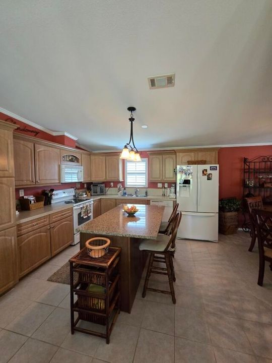 For Sale: $170,000 (3 beds, 2 baths, 1300 Square Feet)