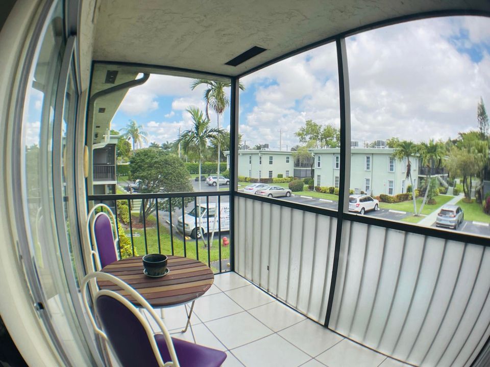 For Sale: $120,000 (2 beds, 2 baths, 852 Square Feet)