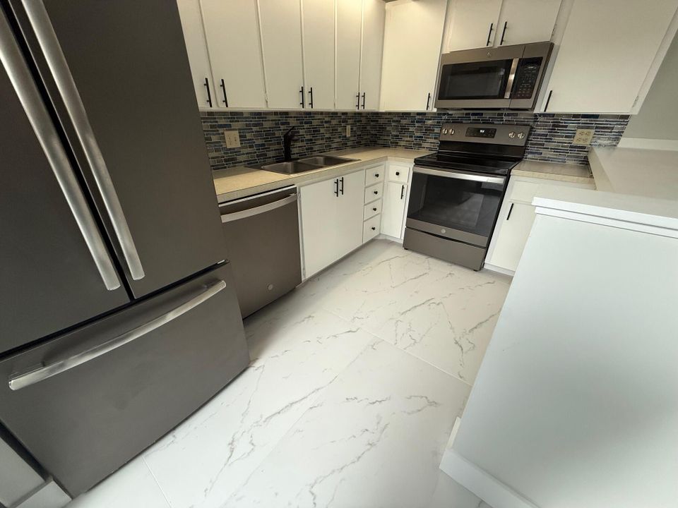 Activo con contrato: $2,500 (2 camas, 2 baños, 1325 Pies cuadrados)