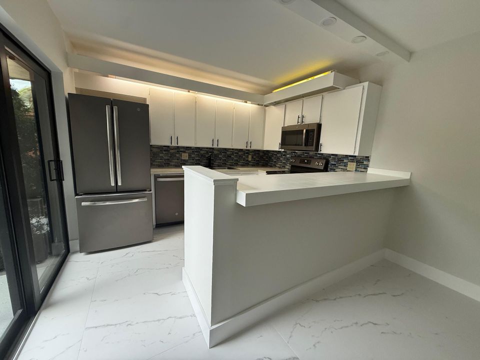 Activo con contrato: $2,500 (2 camas, 2 baños, 1325 Pies cuadrados)