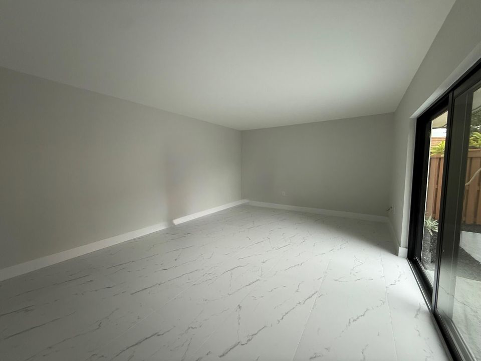 Activo con contrato: $2,500 (2 camas, 2 baños, 1325 Pies cuadrados)