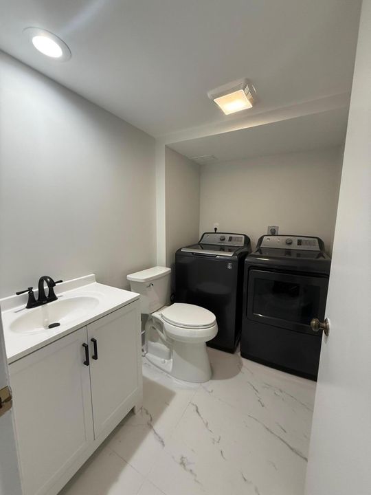 Activo con contrato: $2,500 (2 camas, 2 baños, 1325 Pies cuadrados)