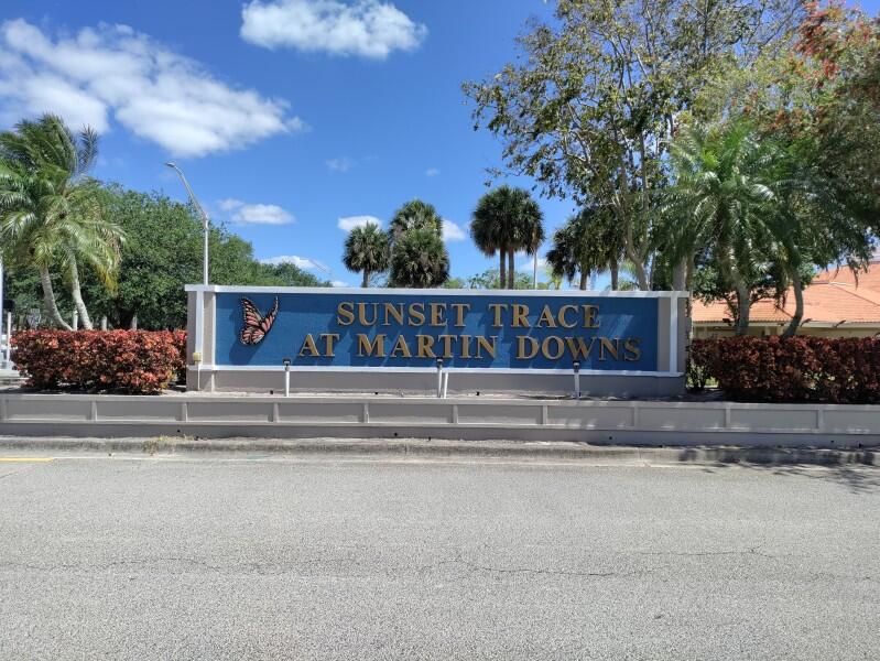 На продажу: $230,000 (2 спален, 2 ванн, 1374 Квадратных фут)