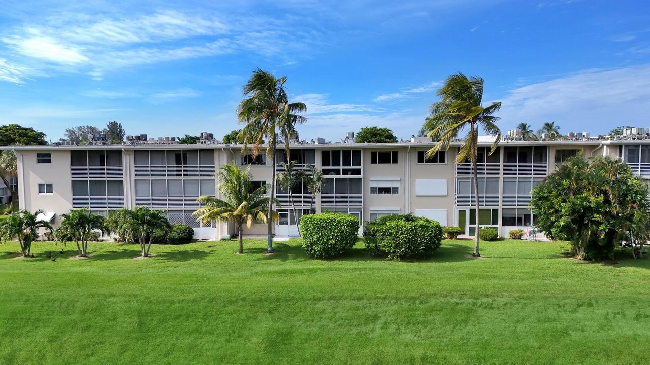 待售: $98,000 (2 贝兹, 1 浴室, 894 平方英尺)