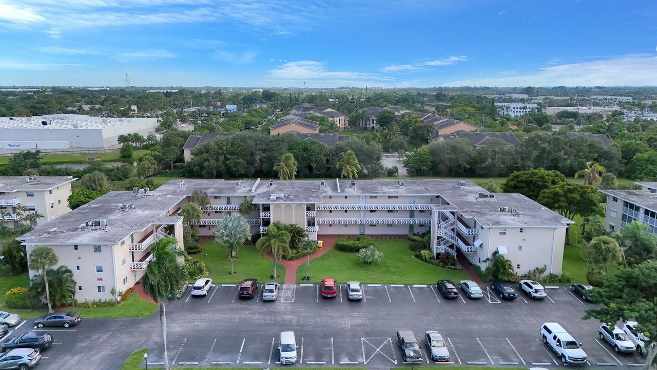 待售: $98,000 (2 贝兹, 1 浴室, 894 平方英尺)