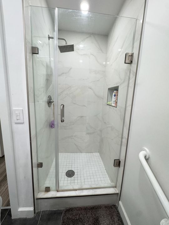 合同活跃: $102,500 (2 贝兹, 2 浴室, 902 平方英尺)