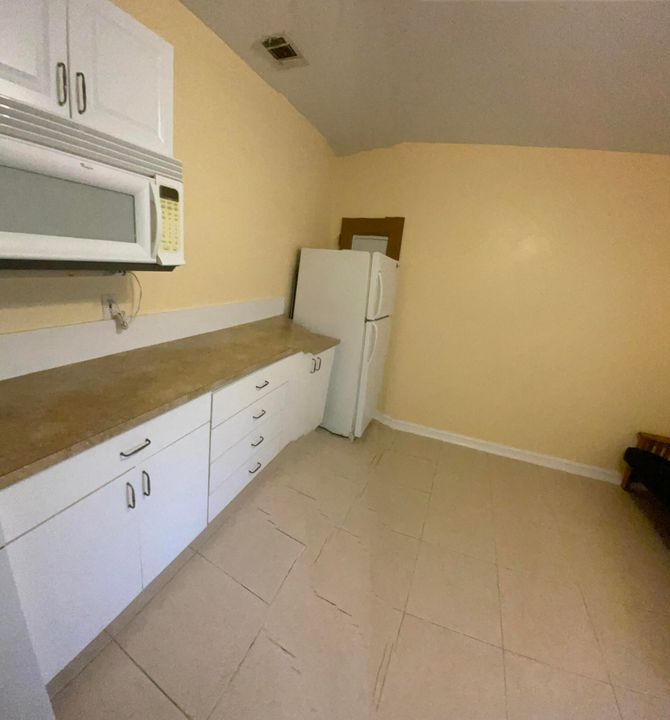 出租: $1,500 (1 贝兹, 1 浴室, 800 平方英尺)