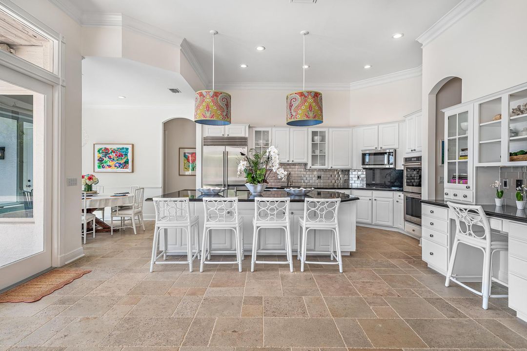 Activo con contrato: $6,150,000 (5 camas, 3 baños, 3630 Pies cuadrados)