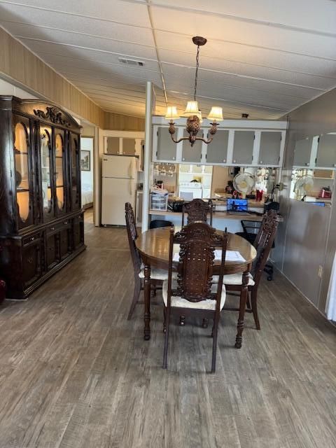 For Sale: $80,000 (2 beds, 2 baths, 1056 Square Feet)