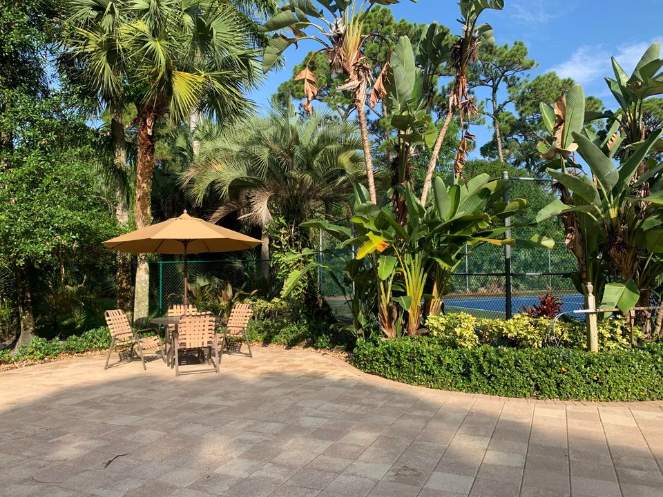 合同活跃: $775,000 (3 贝兹, 2 浴室, 1950 平方英尺)