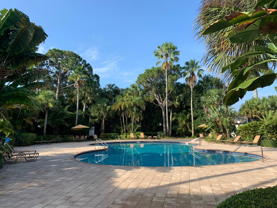 合同活跃: $775,000 (3 贝兹, 2 浴室, 1950 平方英尺)