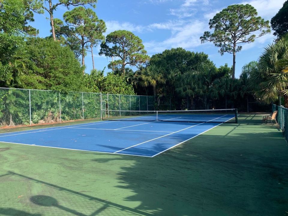 合同活跃: $775,000 (3 贝兹, 2 浴室, 1950 平方英尺)