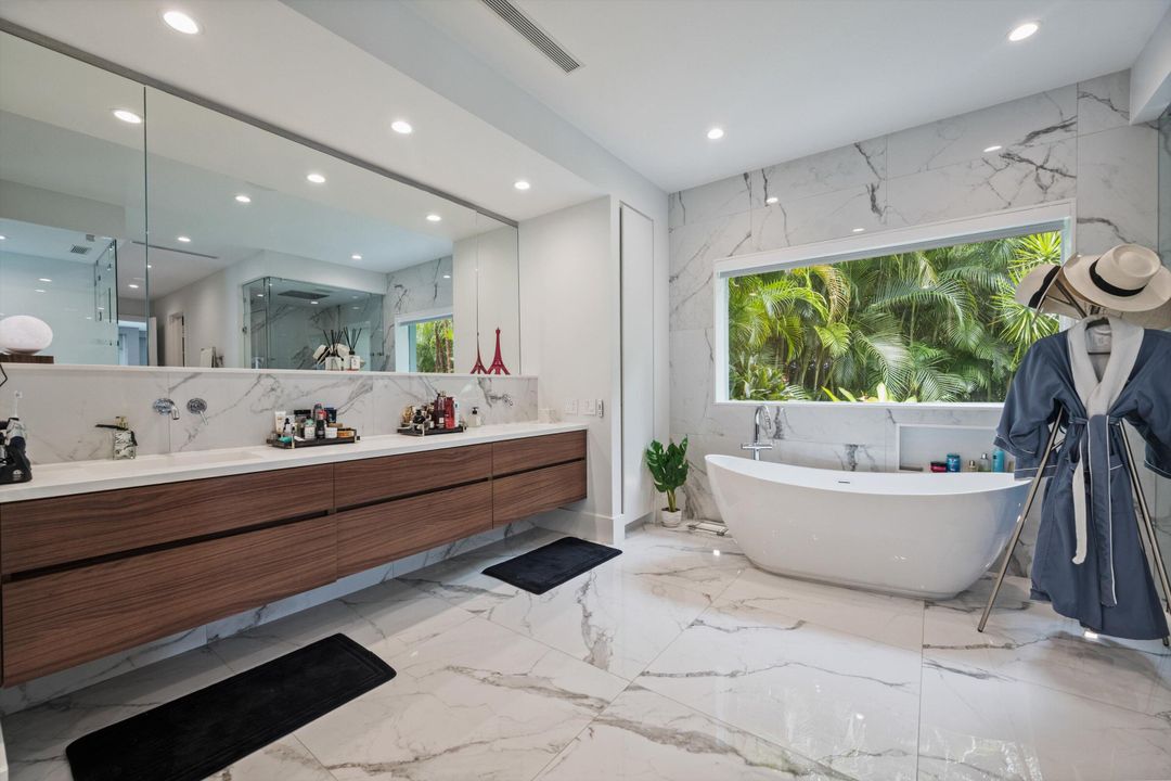 For Sale: $12,000,000 (5 beds, 5 baths, 7616 Square Feet)