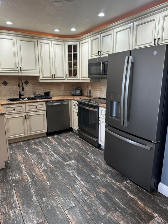 Activo con contrato: $5,500 (3 camas, 2 baños, 1510 Pies cuadrados)