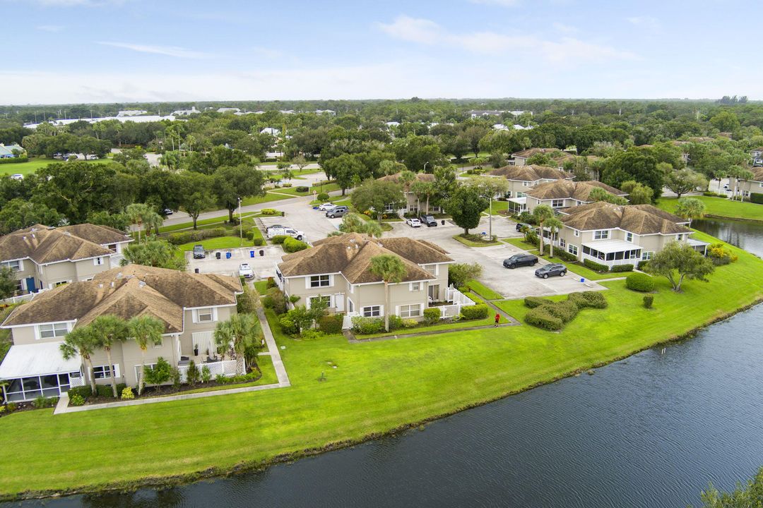 На продажу: $230,000 (2 спален, 2 ванн, 1374 Квадратных фут)