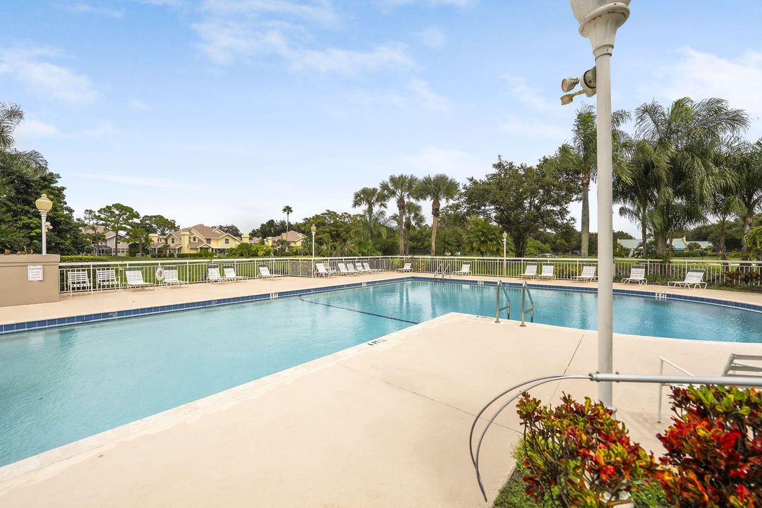 На продажу: $230,000 (2 спален, 2 ванн, 1374 Квадратных фут)