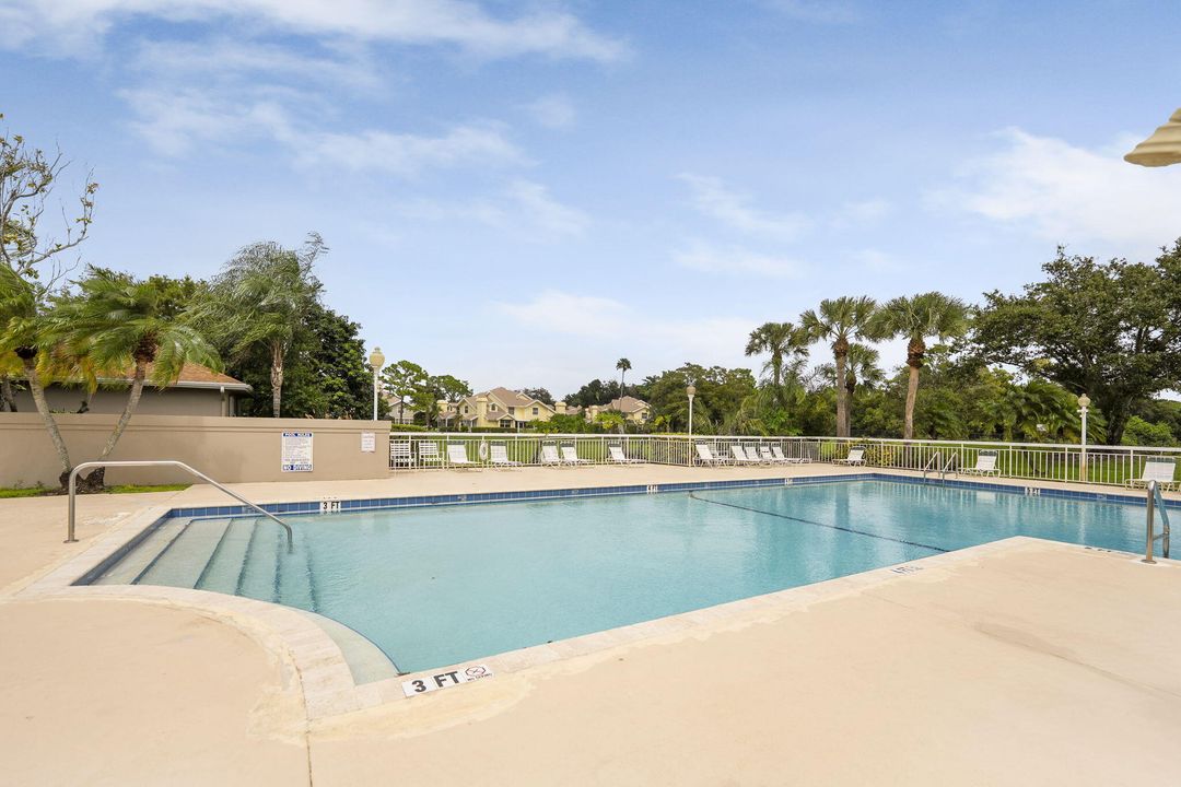 На продажу: $230,000 (2 спален, 2 ванн, 1374 Квадратных фут)