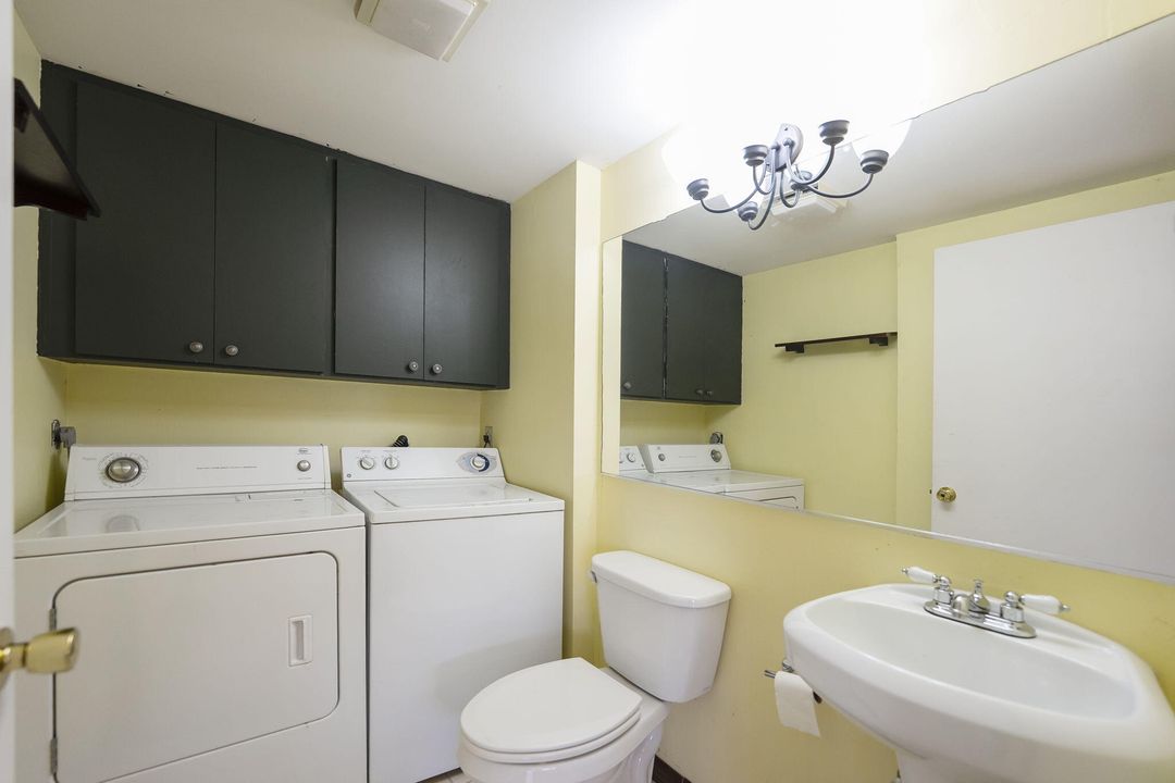 На продажу: $230,000 (2 спален, 2 ванн, 1374 Квадратных фут)