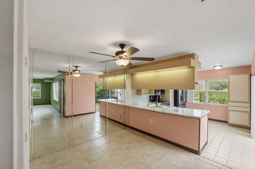 На продажу: $230,000 (2 спален, 2 ванн, 1374 Квадратных фут)