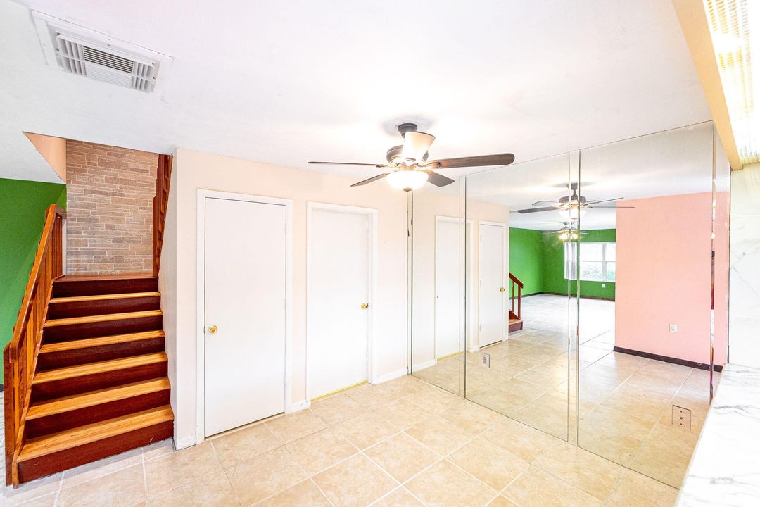 На продажу: $230,000 (2 спален, 2 ванн, 1374 Квадратных фут)