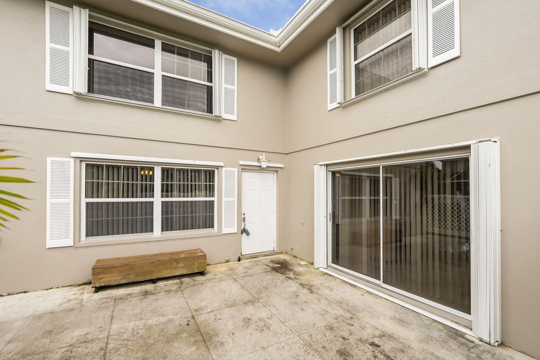 На продажу: $230,000 (2 спален, 2 ванн, 1374 Квадратных фут)