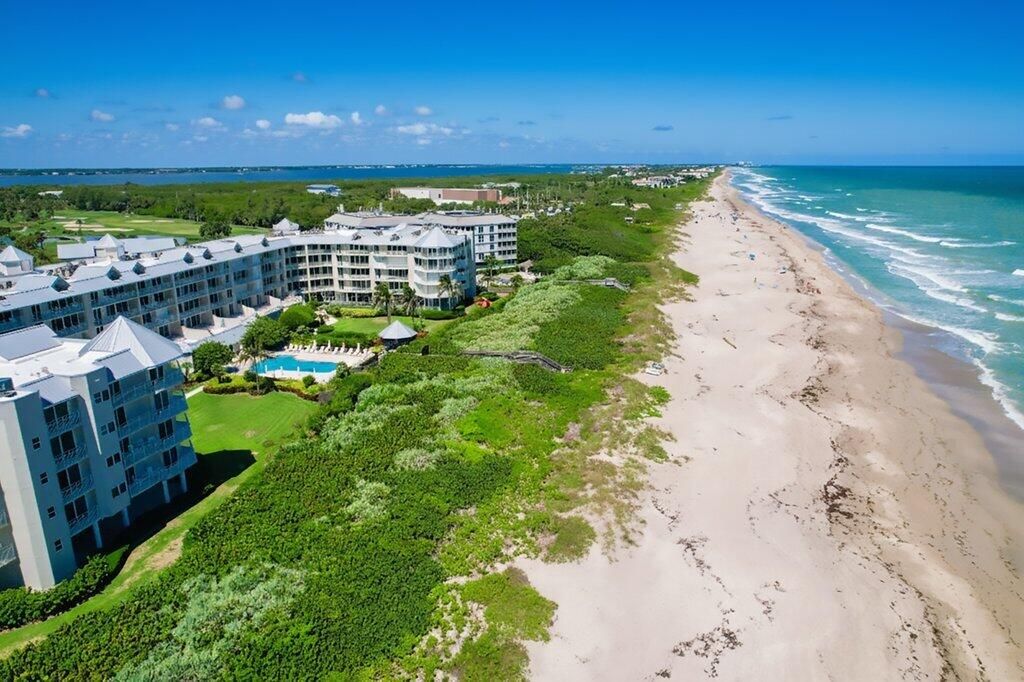 For Sale: $850,000 (2 beds, 2 baths, 1334 Square Feet)