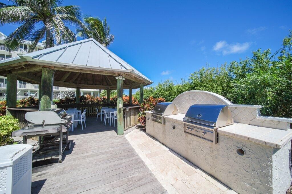 For Sale: $850,000 (2 beds, 2 baths, 1334 Square Feet)