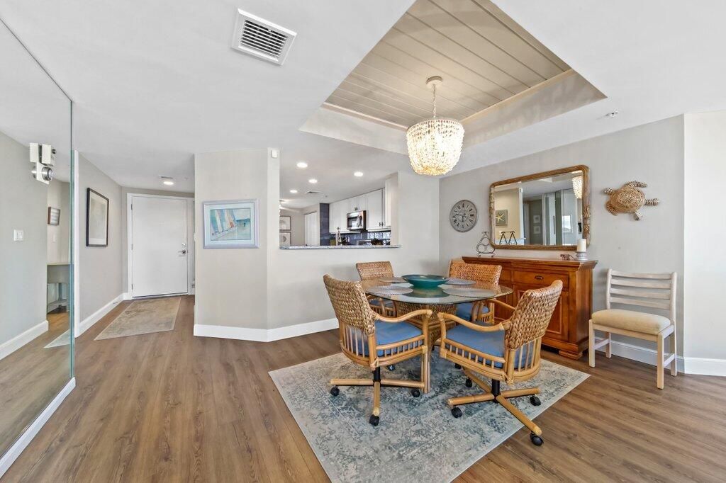 For Sale: $850,000 (2 beds, 2 baths, 1334 Square Feet)