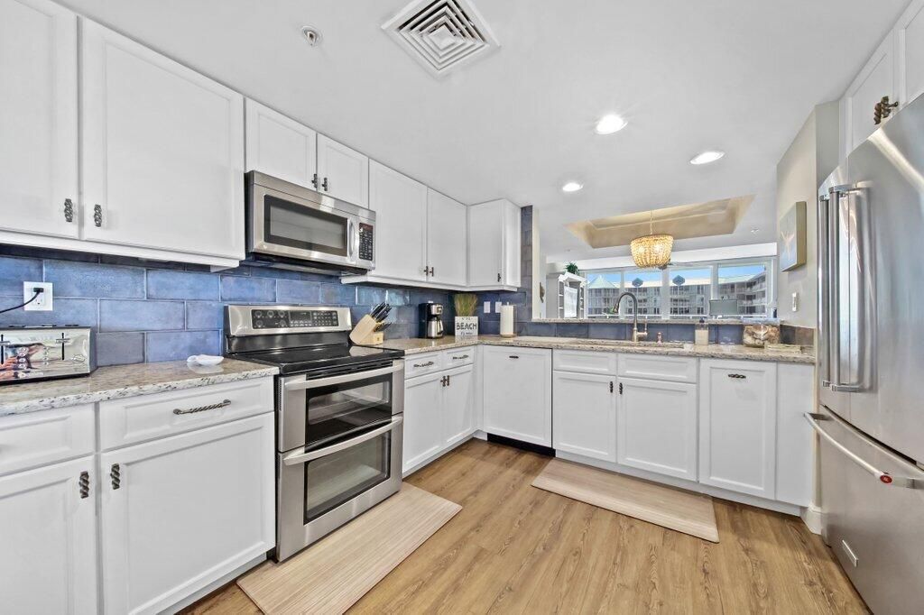 For Sale: $850,000 (2 beds, 2 baths, 1334 Square Feet)