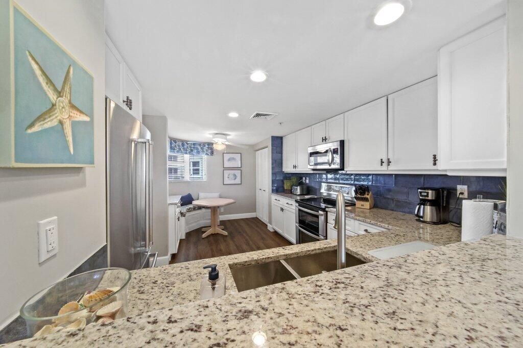 For Sale: $850,000 (2 beds, 2 baths, 1334 Square Feet)