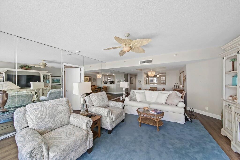 For Sale: $850,000 (2 beds, 2 baths, 1334 Square Feet)