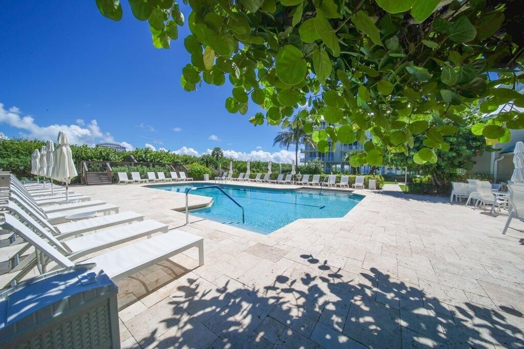 For Sale: $850,000 (2 beds, 2 baths, 1334 Square Feet)