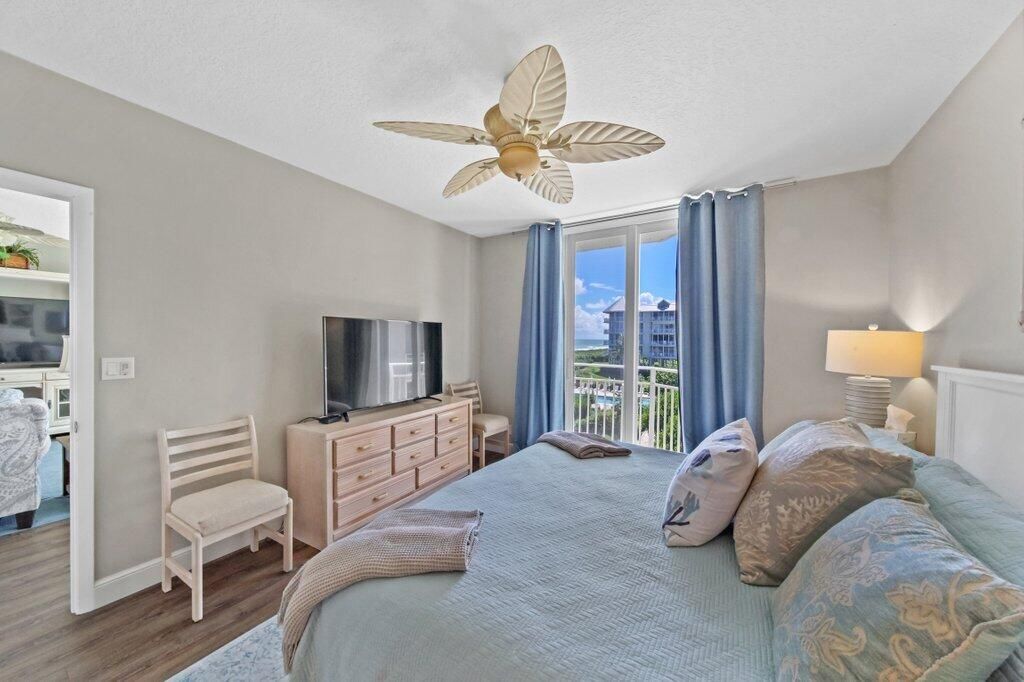 For Sale: $850,000 (2 beds, 2 baths, 1334 Square Feet)