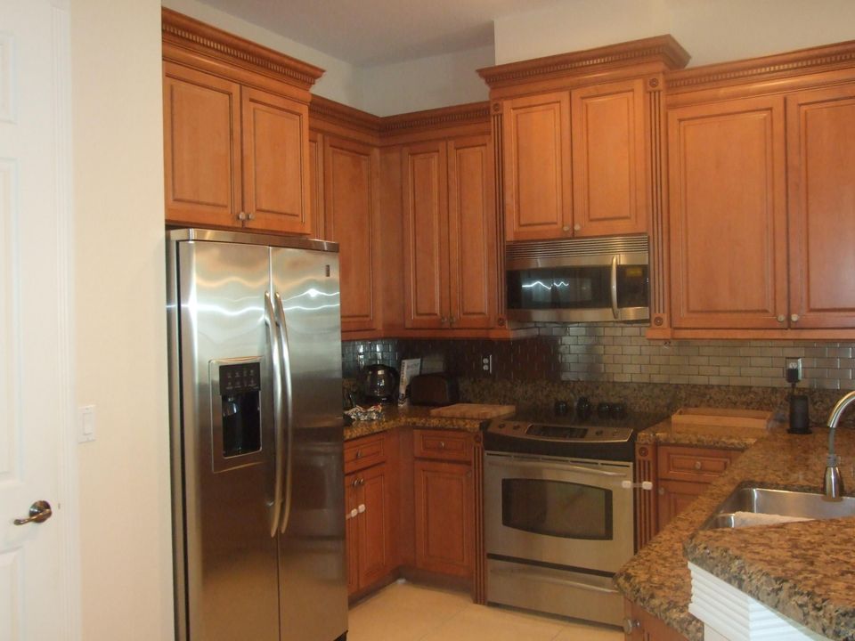 出租: $5,000 (3 贝兹, 2 浴室, 1947 平方英尺)