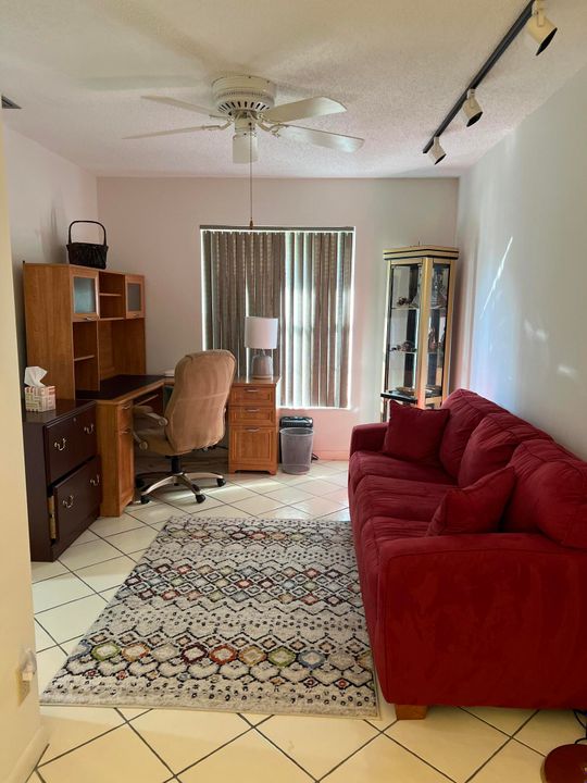 Activo con contrato: $3,300 (3 camas, 2 baños, 1469 Pies cuadrados)