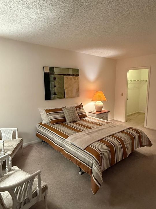 合同活跃: $1,495 (2 贝兹, 2 浴室, 1300 平方英尺)