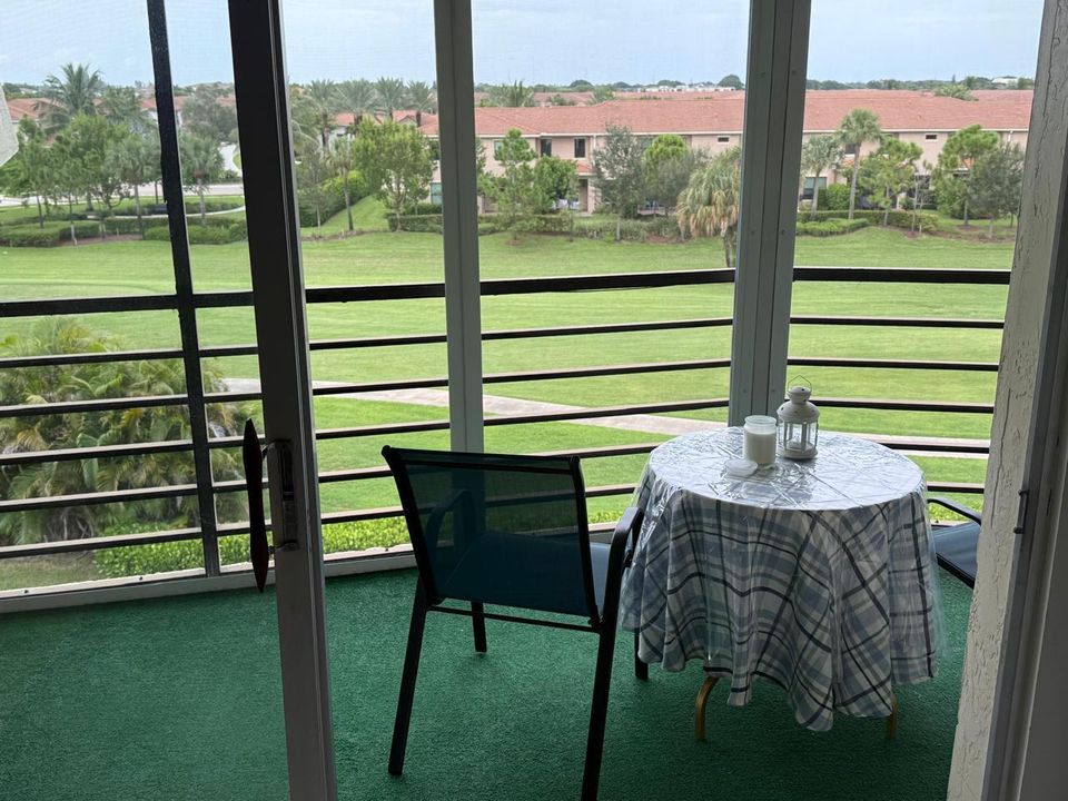 合同活跃: $1,495 (2 贝兹, 2 浴室, 1300 平方英尺)